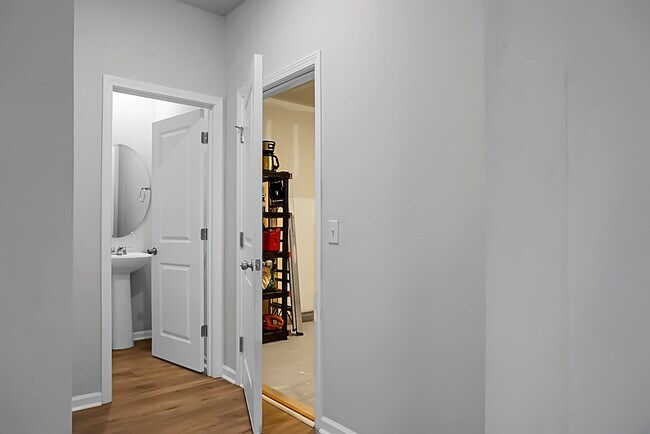 Building Photo - 210 Daniels Creek Cir