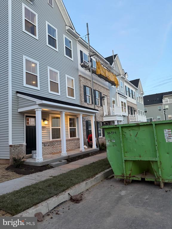 Building Photo - 33 Anderson Dr