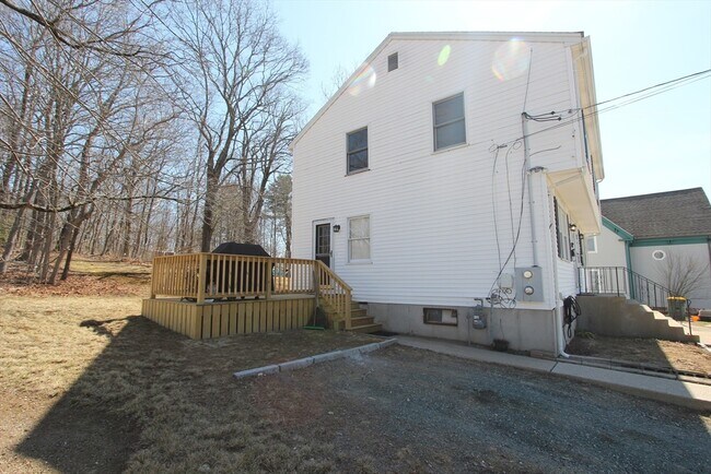 Building Photo - 21 Moore Ave