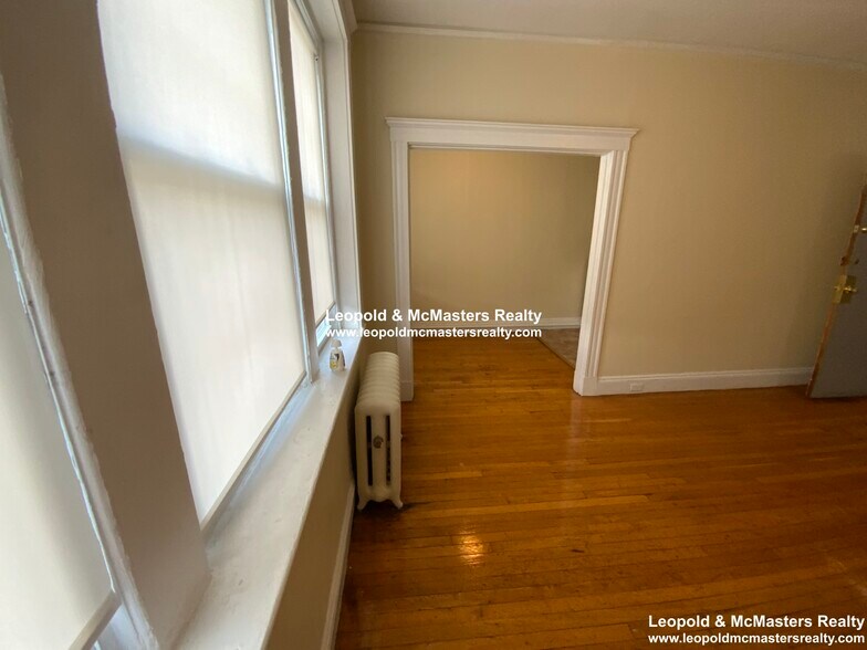 Building Photo - 217 Kelton St