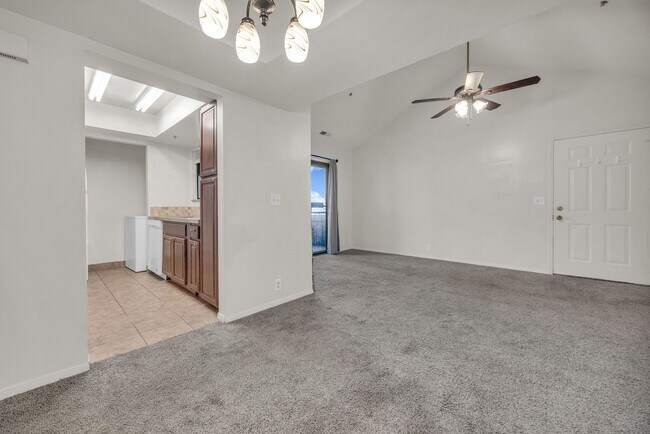 Building Photo - POWDERWOOD 1 BEDROOM