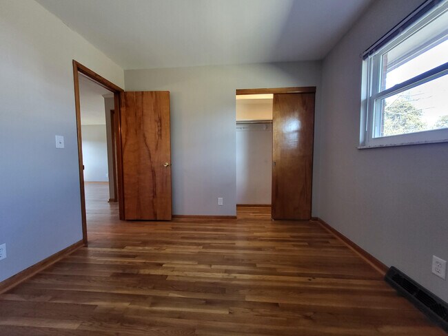 Building Photo - 4720 Esterbrook Rd