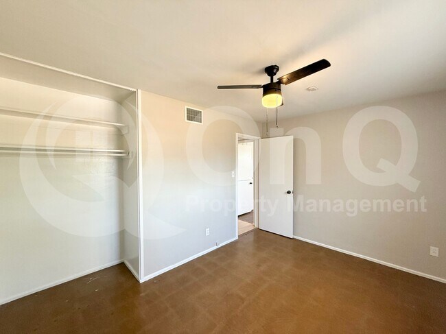Building Photo - 2127 W San Miguel Ave