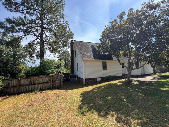 Building Photo - 2119 Howard Mill Rd