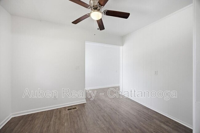 Building Photo - 3826 Kingwood Cir