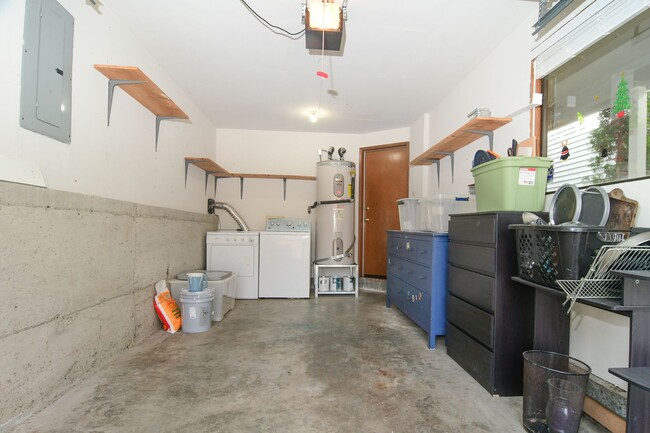 Building Photo - Prime Ballard Location 3 BR/2BA Home - Ava...