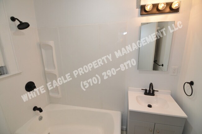 Building Photo - 12 Lake St