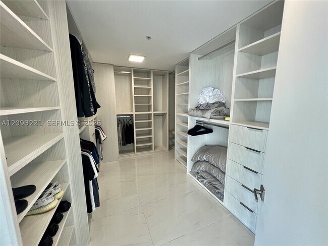 Building Photo - 17301 Biscayne Blvd