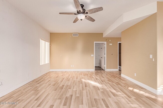 Building Photo - 1110 N Aspen Dr