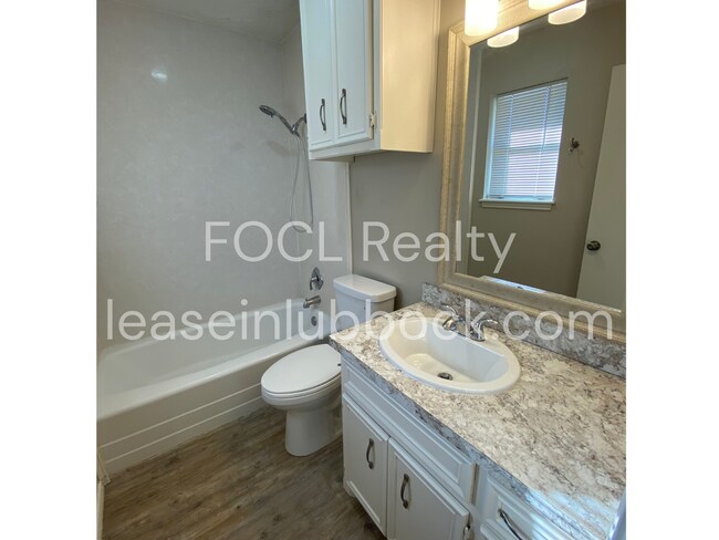 Building Photo - Updated and cozy 3/2/2