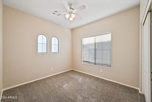 Building Photo - 2600 E Springfield Pl