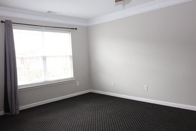Building Photo - Charming 2-story Townhome