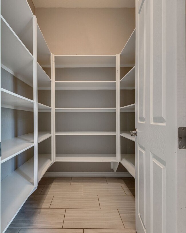 Building Photo - Stunning Summerlin Rental on Private Cul-d...