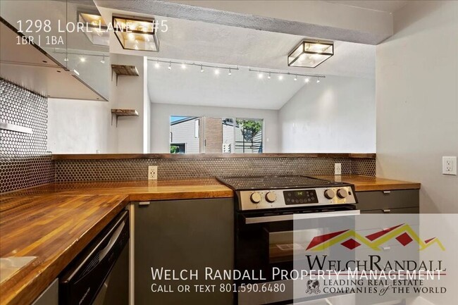 Building Photo - Recently Remodeled, Spacious 1 Bedroom Condo