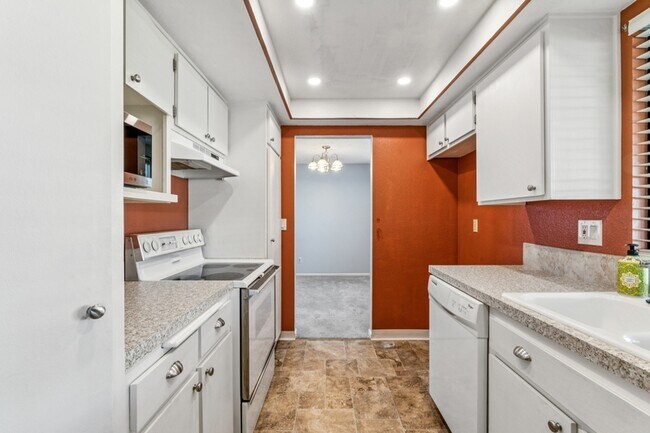 Building Photo - 1508 W Elm Pl