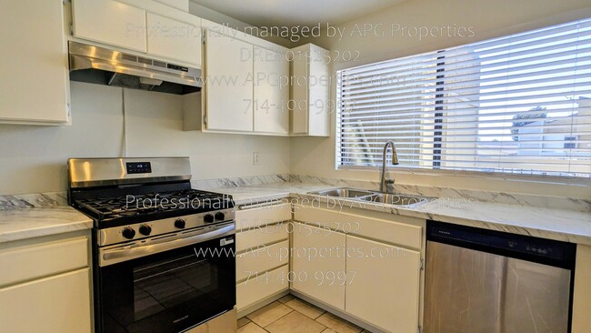 Building Photo - 5477 Twin Lakes Dr