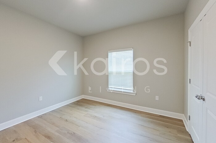Building Photo - 13745 Pinyon Dr