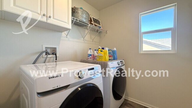 Building Photo - 11760 Sierra Rd