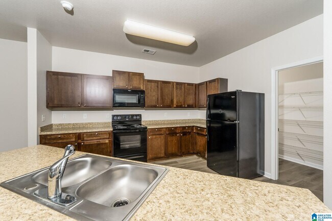 Building Photo - 950 Clover Cir