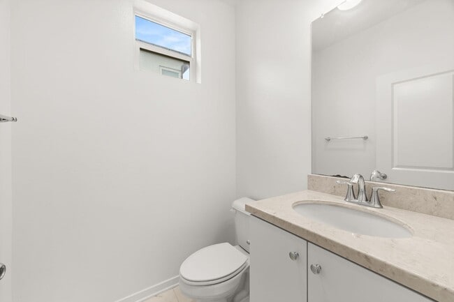 Building Photo - Beautiful Condo
