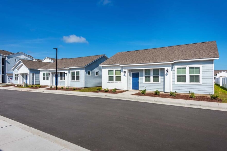 Primary Photo - Artisan Carolina Forest