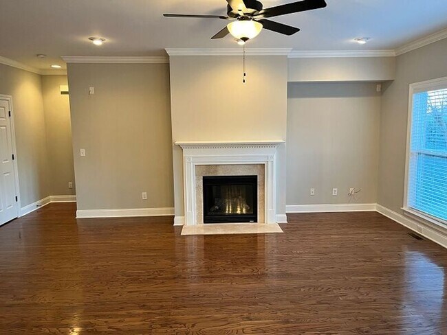 Building Photo - 9739 Valley Springs Dr