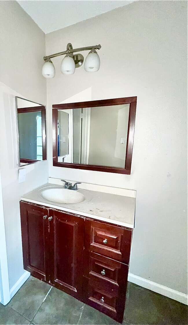 Building Photo - 19734 Lake Hollow Ln