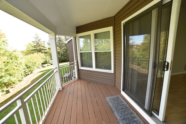 Building Photo - 2545 Live Oak Ln