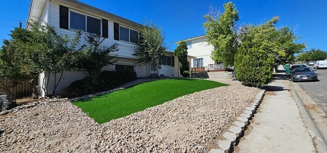 Building Photo - For Rent 3 bed 3 bath Plus 4th room or Off...