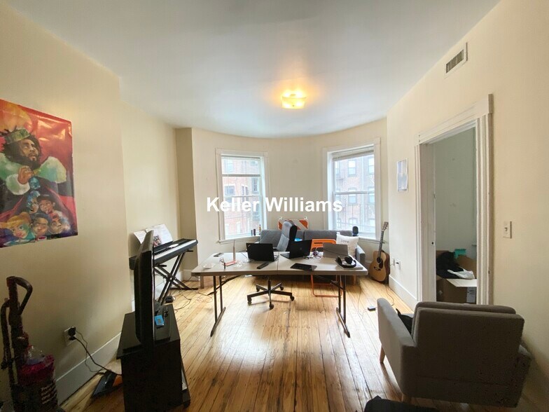 Building Photo - 76 Saint Stephen St