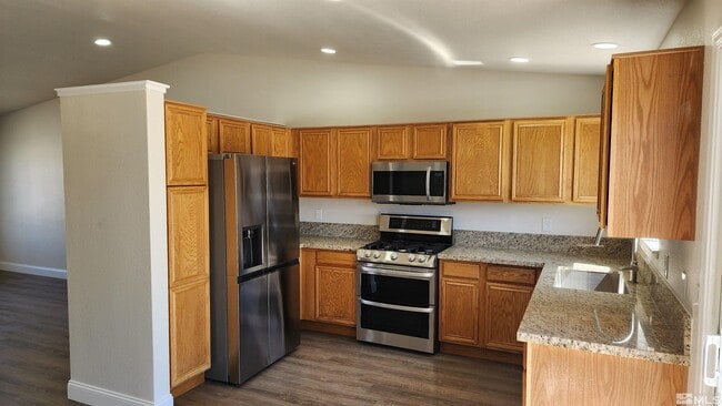 Building Photo - 5910 Poinsettia Ct