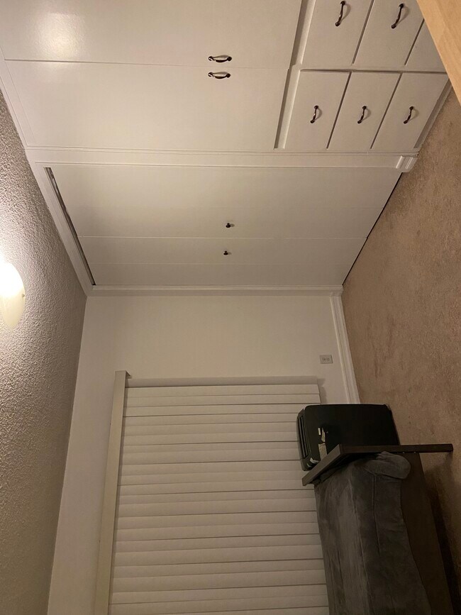 Building Photo - 315 N Louise St