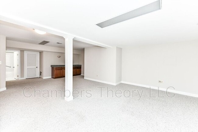 Building Photo - 2417 Chestnut St