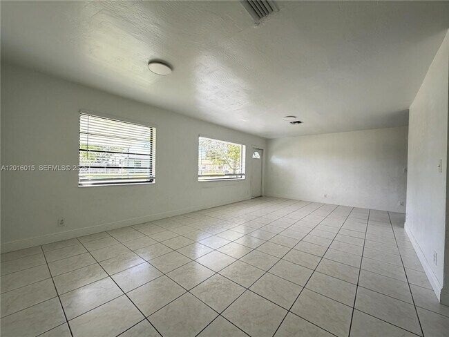 Building Photo - 1740 SW 47th Ave