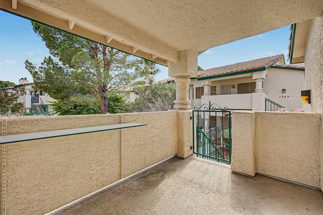 Building Photo - 2 Bedroom Condo just off Summerlin Pkwy w/ views of pool