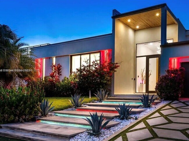 Building Photo - 2225 NE 19th St