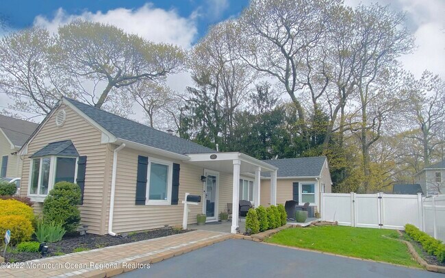 Primary Photo - 187 Pinecrest Rd