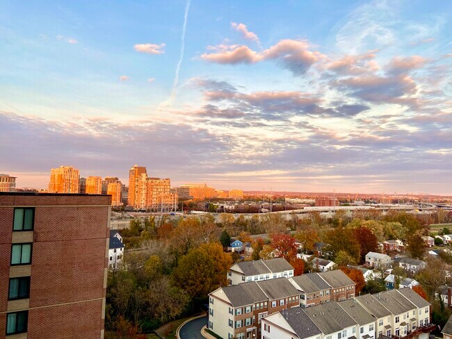 Building Photo - 2451 Midtown Ave