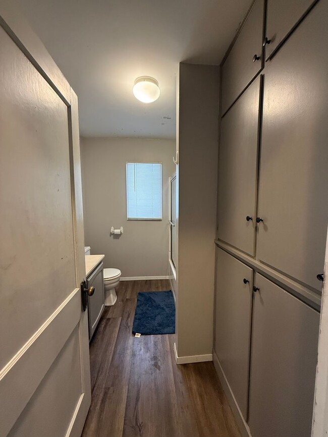 Building Photo - 191/121 W Kemp