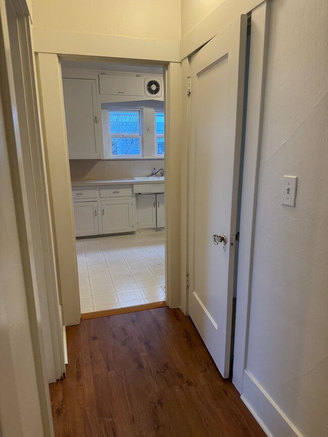 Building Photo - Charming 2 Bedroom 1 Bathroom Located in the Heart of the Beaumont-Wilshire Area!!