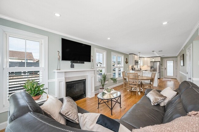 Building Photo - 352 Portsmouth Ave