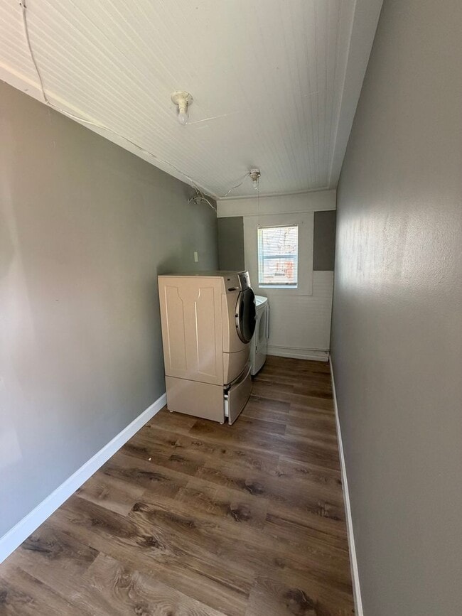 Building Photo - New in DuQuoin!