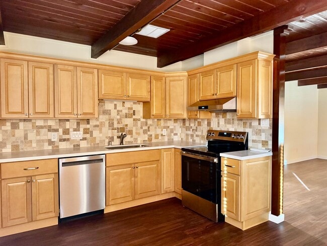 Building Photo - Stunning 2-bedroom, 1.5-bath Modern home in Vallejo with bountiful water views & walking distance...