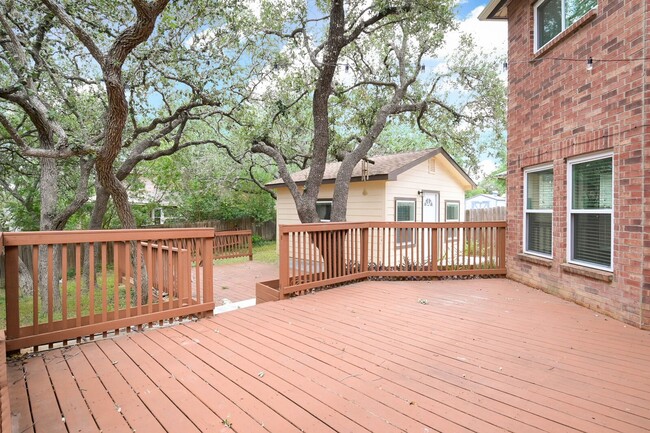 Building Photo - Beautiful 4/3.5 Home Available for Immedia...