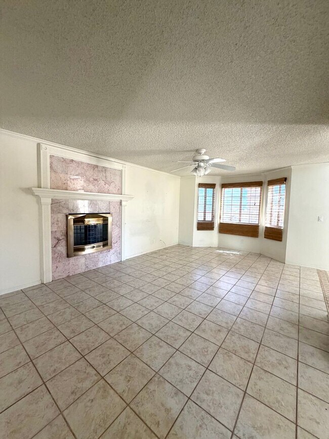 Building Photo - 4 Bedroom, 3 Bathroom with Office Near National Park