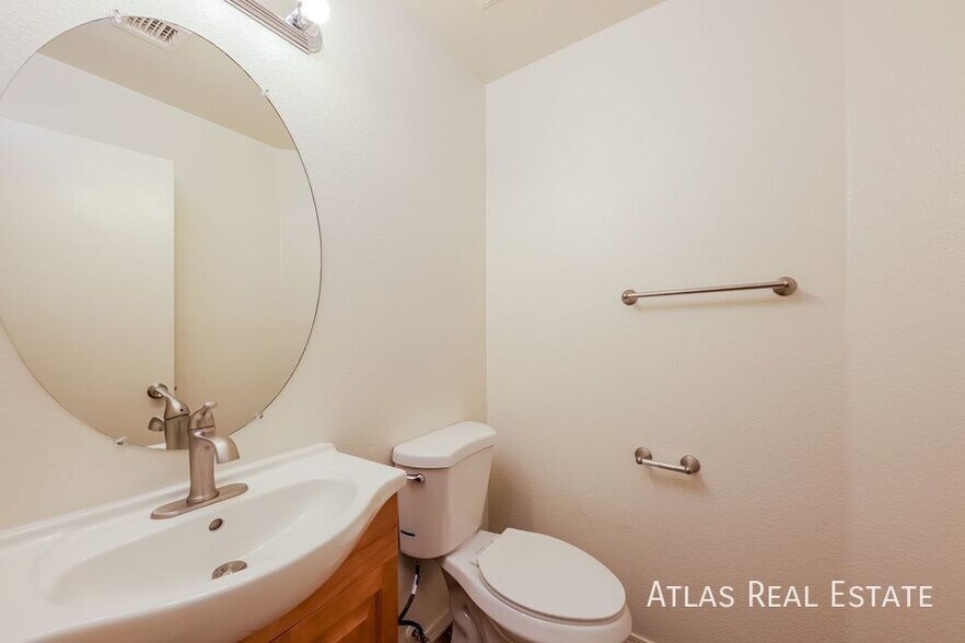 Building Photo - 4929 W Bluefield Ave