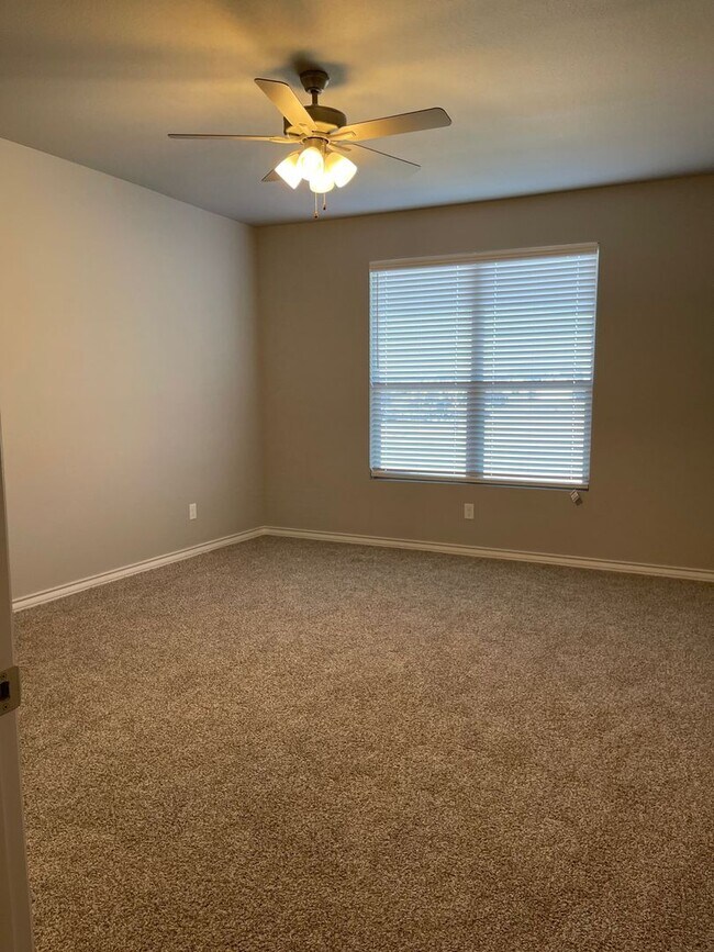 Building Photo - 4 bed 2 bath 2 car garage Frenship ISD!