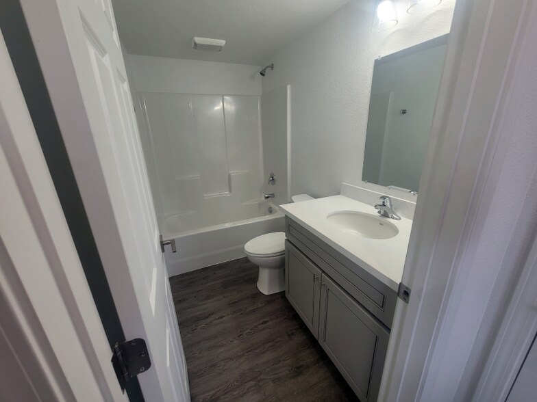 Building Photo - 1957 Harrison Ave