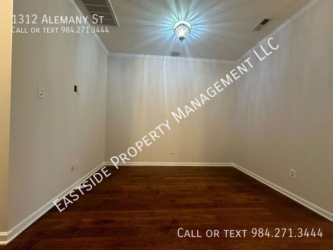 Building Photo - 1312 Alemany St