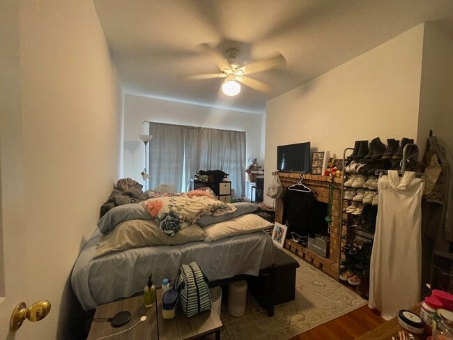 Building Photo - 677.5 W Wrightwood Ave